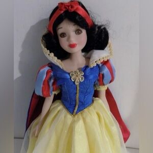 Vintage Ashton Drake Snow White porcelain doll
